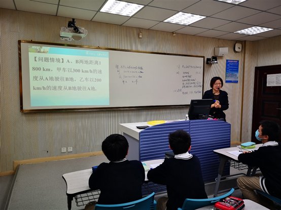 一(yī)群人(rén)在看(kàn)電(diàn)腦(nǎo)

描述已自(zì)動生(shēng)成