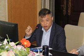 圖片包含 人(rén), 室內(nèi), 桌子(zǐ), 食物(wù)

描述已自(zì)動生(shēng)成