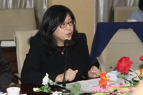 圖片包含 室內(nèi), 人(rén), 桌子(zǐ), 窗(chuāng)簾

描述已自(zì)動生(shēng)成