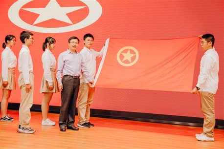 7《青春是(shì)紅(hóng)色的(de)》2