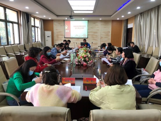 會(huì)議(yì)室裡(lǐ)的(de)人(rén)們

描述已自(zì)動生(shēng)成