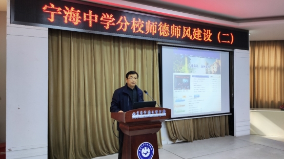 門(mén)上(shàng)有(yǒu)招牌

低(dī)可(kě)信度描述已自(zì)動生(shēng)成